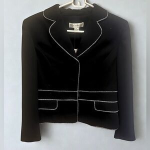 NWT Petite Sophisticate Black Contrast‑Stitch Blazer – Size 6